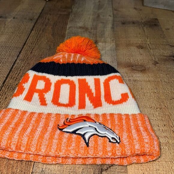 Denver Broncos NFL New Era Winter Cuffed Pom Knit Skull Cap Orange/White OSFM - Picture 6 of 7